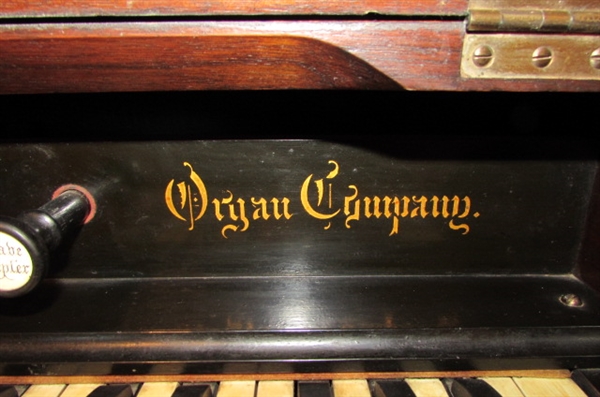 ANTIQUE MASON & HAMLIN HARMONIUM