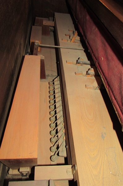 ANTIQUE MASON & HAMLIN HARMONIUM