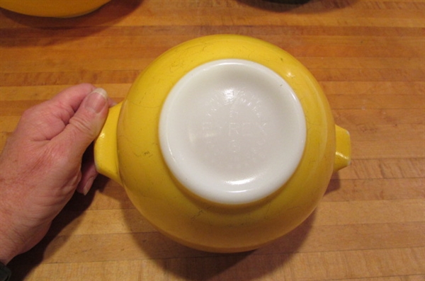 VINTAGE PYREX NESTING BOWLS AND MIXING BOWLS