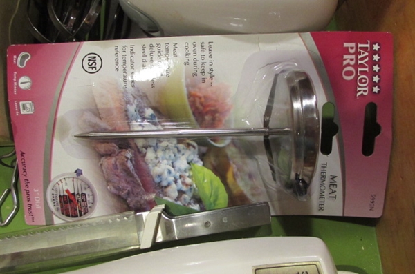 CONTENTS OF BAKING DRAWER