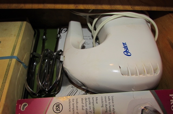 CONTENTS OF BAKING DRAWER