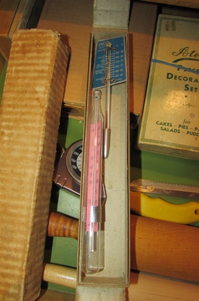 CONTENTS OF BAKING DRAWER