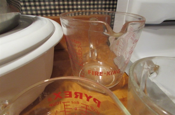 RUBBERMAID & STAINLESS STEEL MIXING BOWLS, STRAINERS, GRATERS, MEASURING CUPS & GARLIC KEEPER