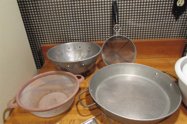 RUBBERMAID & STAINLESS STEEL MIXING BOWLS, STRAINERS, GRATERS, MEASURING CUPS & GARLIC KEEPER