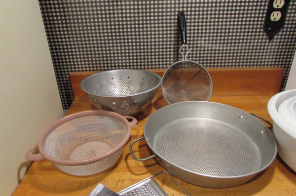RUBBERMAID & STAINLESS STEEL MIXING BOWLS, STRAINERS, GRATERS, MEASURING CUPS & GARLIC KEEPER