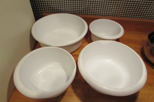 RUBBERMAID & STAINLESS STEEL MIXING BOWLS, STRAINERS, GRATERS, MEASURING CUPS & GARLIC KEEPER