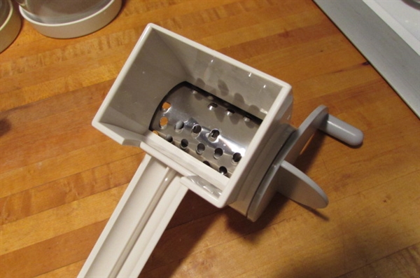 PAMPERED CHEF KITCHEN ACCESSORIES