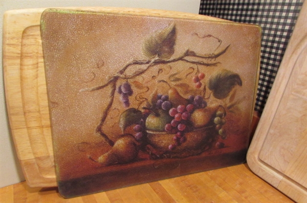 WOOD, GLASS & SILICONE CUTTING BOARDS