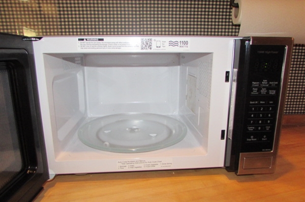 PANASONIC 1100 WATT STAINLESS MICROWAVE