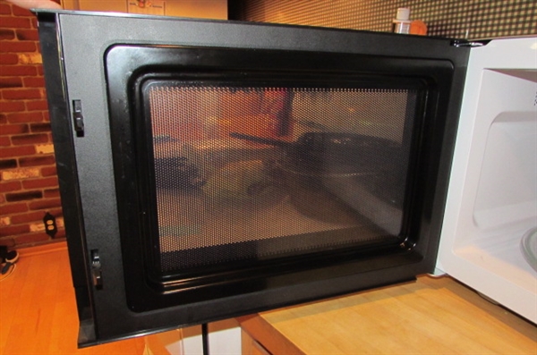 PANASONIC 1100 WATT STAINLESS MICROWAVE