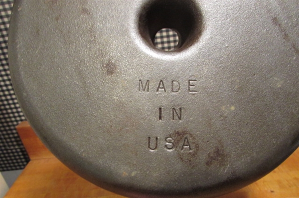 CAST IRON CORNBREAD PAN & OVAL SKILLET