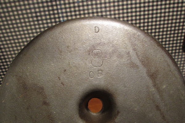 CAST IRON CORNBREAD PAN & OVAL SKILLET