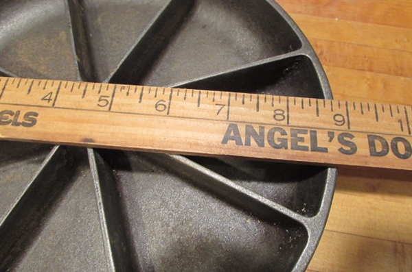 CAST IRON CORNBREAD PAN & OVAL SKILLET