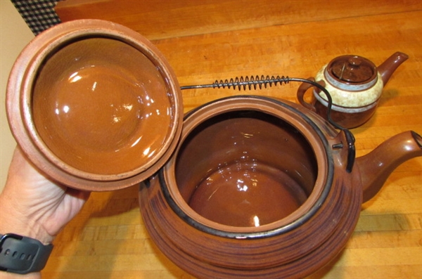 VINTAGE STONEWARE 'COOKIE' KETTLE & SMALL TEAPOT WITH STRAINER