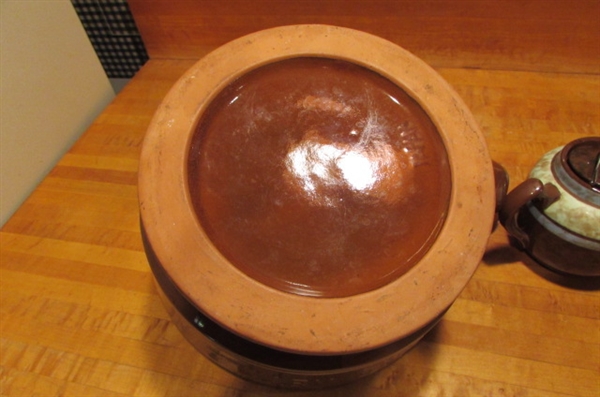 VINTAGE STONEWARE 'COOKIE' KETTLE & SMALL TEAPOT WITH STRAINER