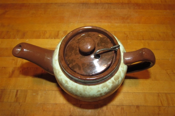 VINTAGE STONEWARE 'COOKIE' KETTLE & SMALL TEAPOT WITH STRAINER