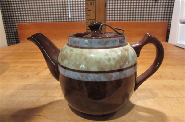 VINTAGE STONEWARE 'COOKIE' KETTLE & SMALL TEAPOT WITH STRAINER