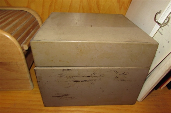 COOKING LEAFLETS, RECIPE CARDS, HOLDERS AND MORE