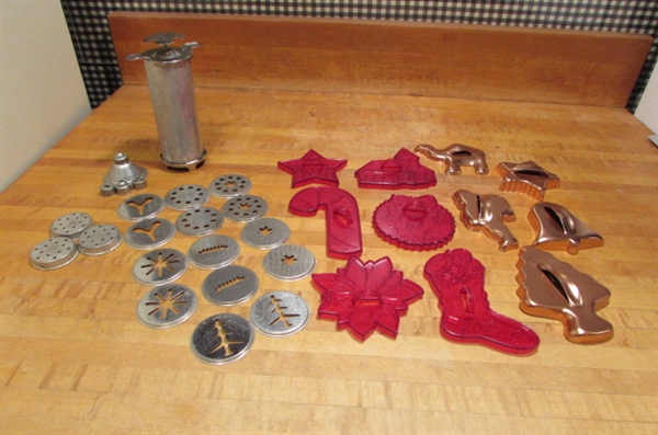 ASSORTED CHRISTMAS COOKIE CUTTERS & COOKIE PRESS