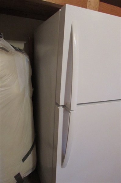 FRIGIDAIRE REFRIGERATOR /FREEZER