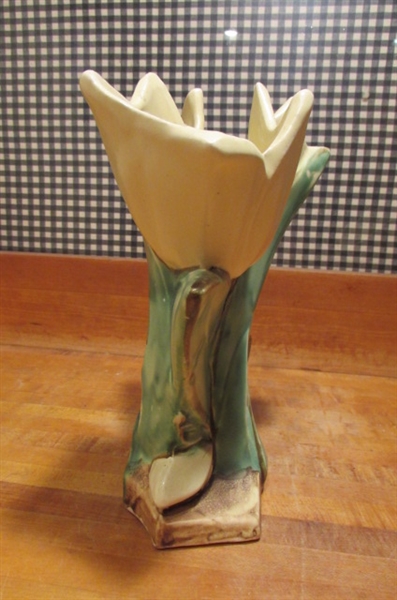 PAIR OF VINTAGE MCCOY VASES - YELLOW TULIPS