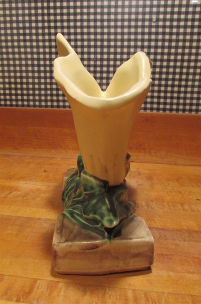PAIR OF VINTAGE MCCOY VASES - YELLOW TULIPS