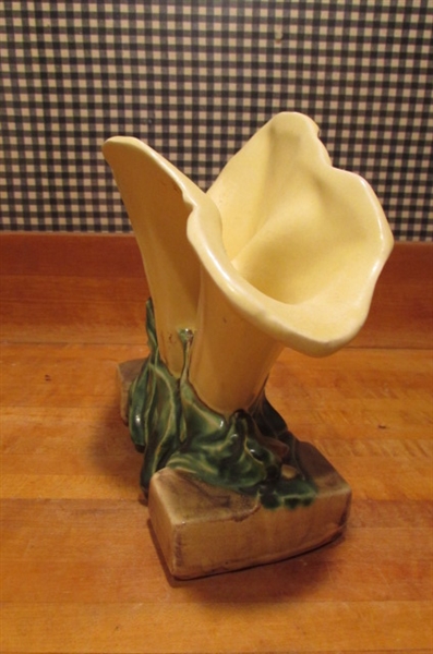 PAIR OF VINTAGE MCCOY VASES - YELLOW TULIPS