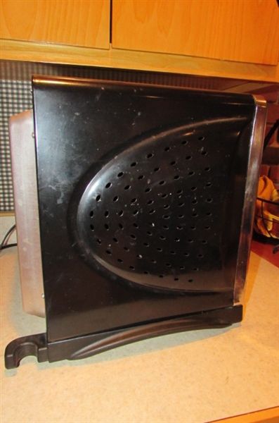 HAMILTON BEACH COUNTERTOP OVEN WITH CONVECTION.