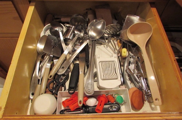 CONTENTS OF KITCHEN UTENSIL DRAWER