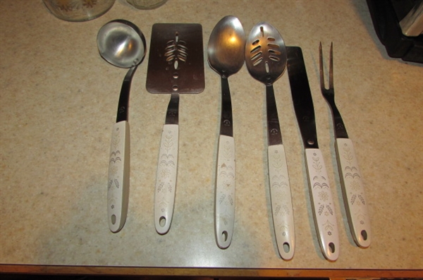 CONTENTS OF KITCHEN UTENSIL DRAWER