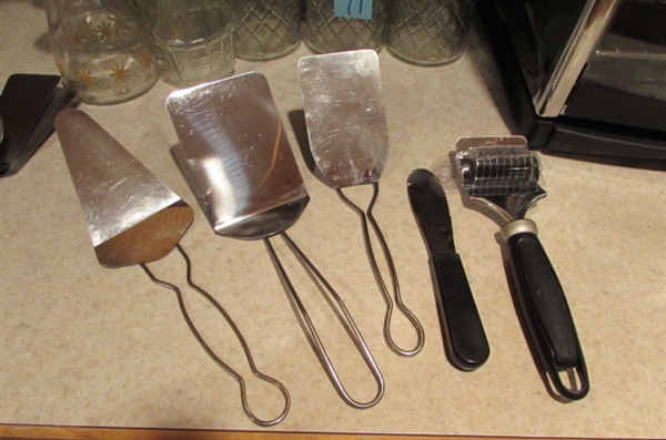 CONTENTS OF KITCHEN UTENSIL DRAWER