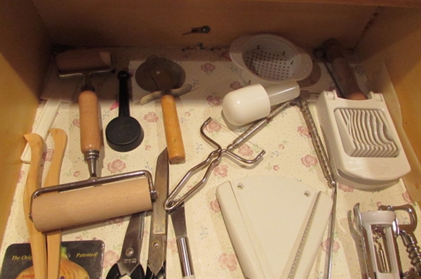 CONTENTS OF KITCHEN UTENSIL DRAWER