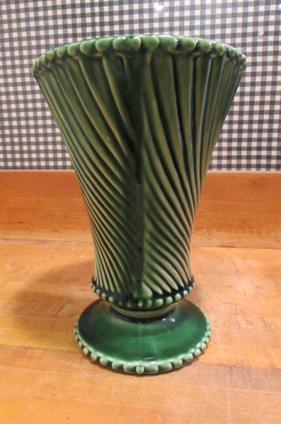 MATCHING VINTAGE MCCOY VASE & JARDINIERE