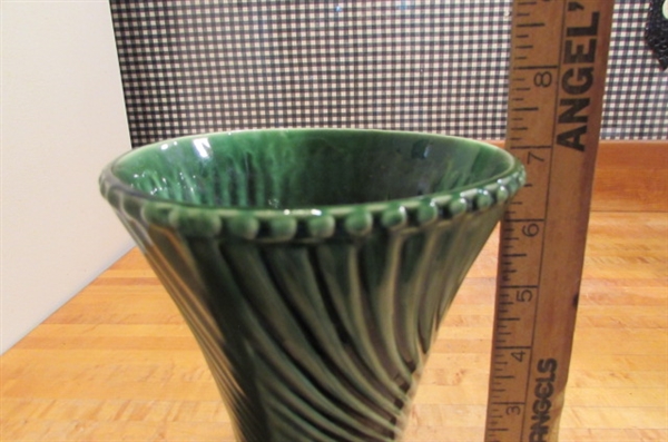 MATCHING VINTAGE MCCOY VASE & JARDINIERE