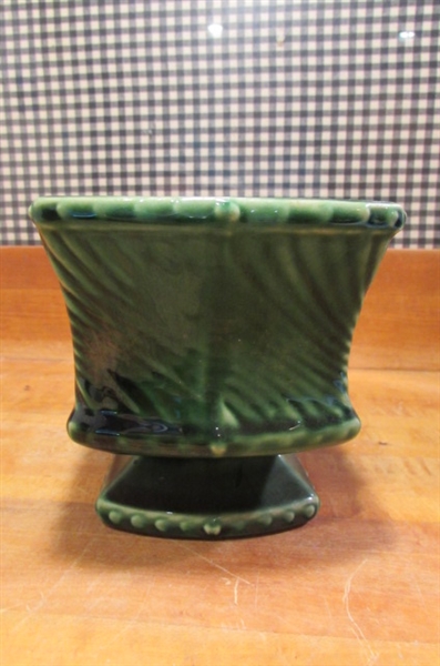 MATCHING VINTAGE MCCOY VASE & JARDINIERE