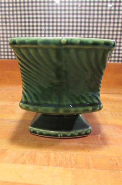 MATCHING VINTAGE MCCOY VASE & JARDINIERE