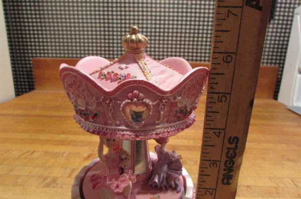 BALLERINA CAROUSEL & BLOWN GLASS & CRYSTAL LIGHTED CAROUSEL MUSICALS
