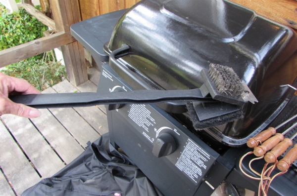 SMALL PROPANE BBQ WITH COVER & ACCESSORIES
