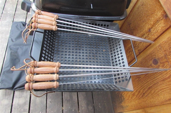 SMALL PROPANE BBQ WITH COVER & ACCESSORIES