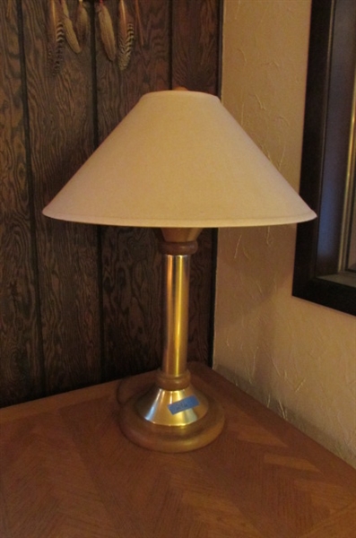 SOLID WOOD SIDE TABLE WITH BRASS & WOOD TABLE LAMP, COASTERS & MORE