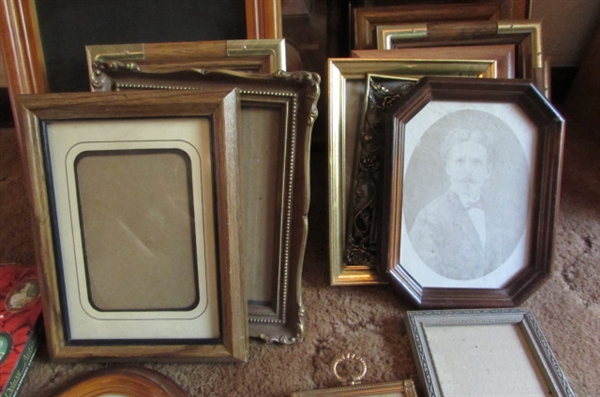 ASSORTED PICTURE FRAMES
