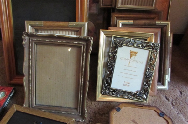 ASSORTED PICTURE FRAMES