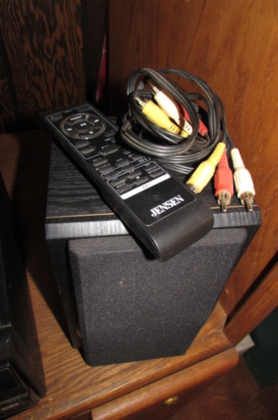 SMALL JENSEN STEREO/TURNTABLE/CD PLAYER/CASSETTE PLAYER