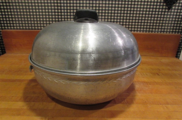 VINTAGE WEST BEND ALUMINUM SERVING OVEN