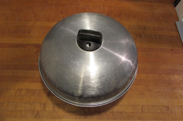 VINTAGE WEST BEND ALUMINUM SERVING OVEN
