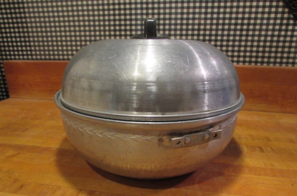 VINTAGE WEST BEND ALUMINUM SERVING OVEN