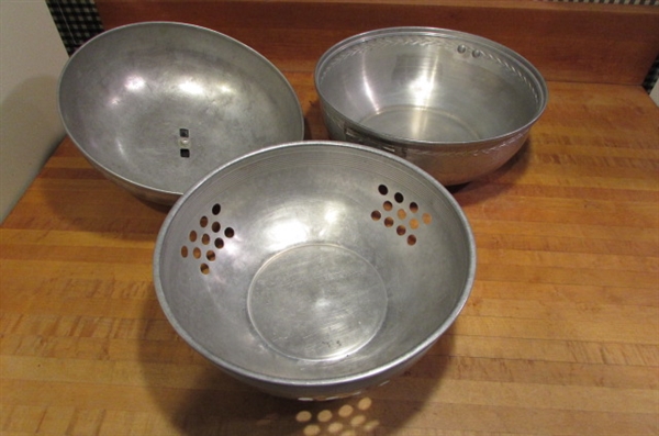 VINTAGE WEST BEND ALUMINUM SERVING OVEN