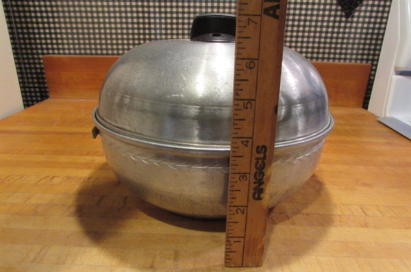 VINTAGE WEST BEND ALUMINUM SERVING OVEN