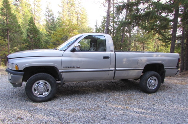 1996 DODGE RAM 2500 V8 4 WHEEL DRIVE LONG BED PICKUP - NO RESERVE