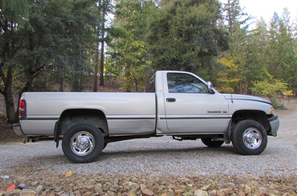 1996 DODGE RAM 2500 V8 4 WHEEL DRIVE LONG BED PICKUP - NO RESERVE